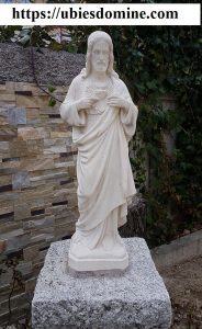 Buscar y hallar a Cristo. Foto del Sagrado Corazón de Jesús en el jardín de la casa de las Misioneras del Sagrado Corazón de Jesús