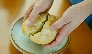 Jesús de Nazaret. Momento de la fracción del pan (eucaristía)